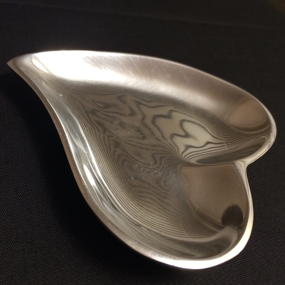 Lunares Heart Dishes in Cast Aluminum - Picture 5 of 7